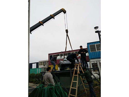 車展會(huì)隨車吊吊裝超級(jí)跑車